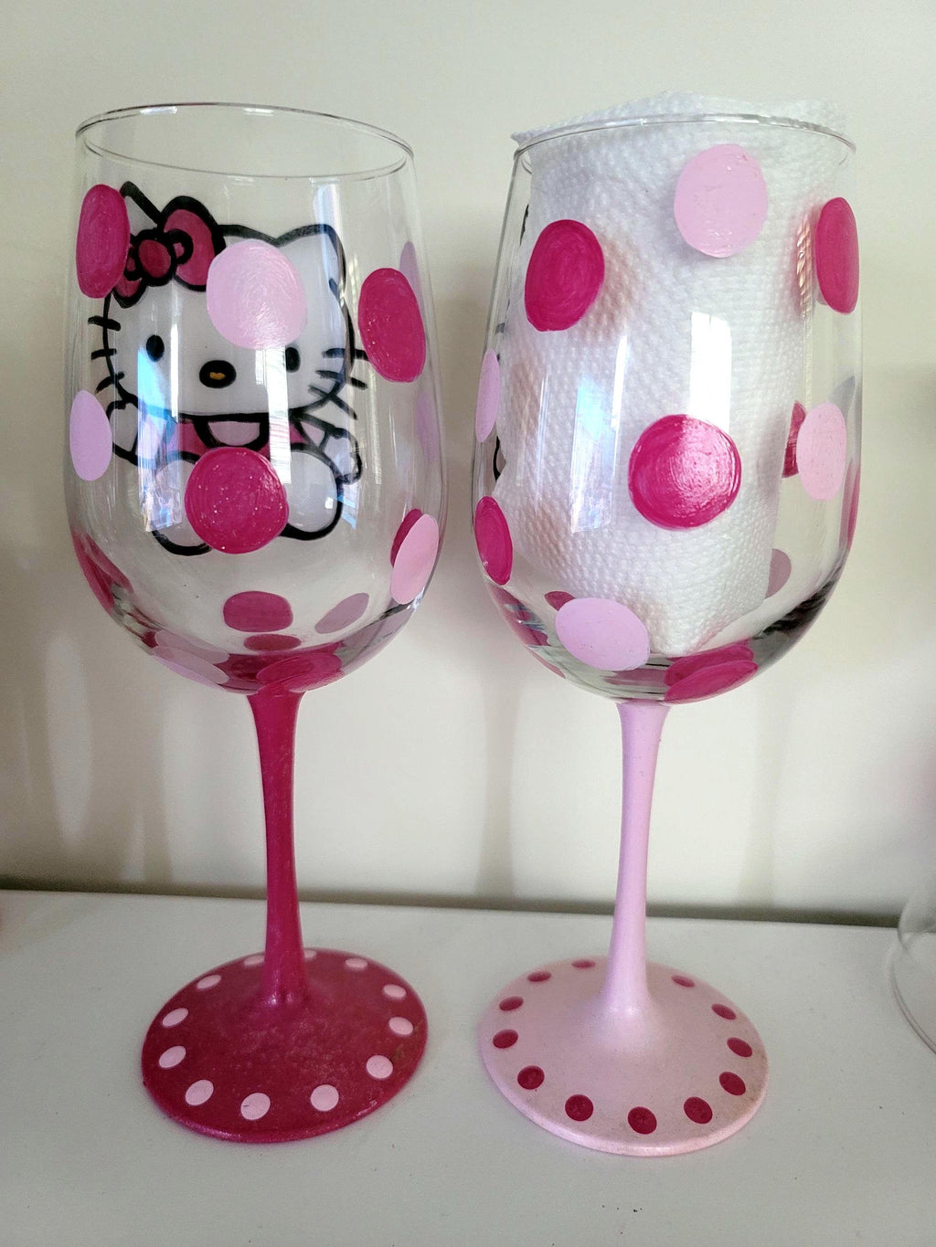 Hand Painted Hello Kitty Wine Glasses/ 18 oz/Glassware/Hello Kitty/Gift for her/Birthday/Mothers Day/Christmas Gift Glass/Bling Wine Glass